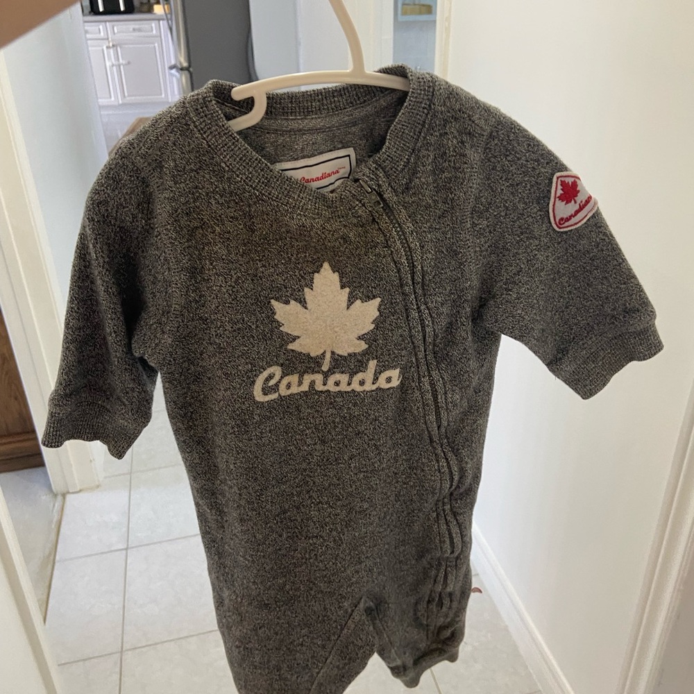 Gender neutral 6-12m Canada Grey footless romper